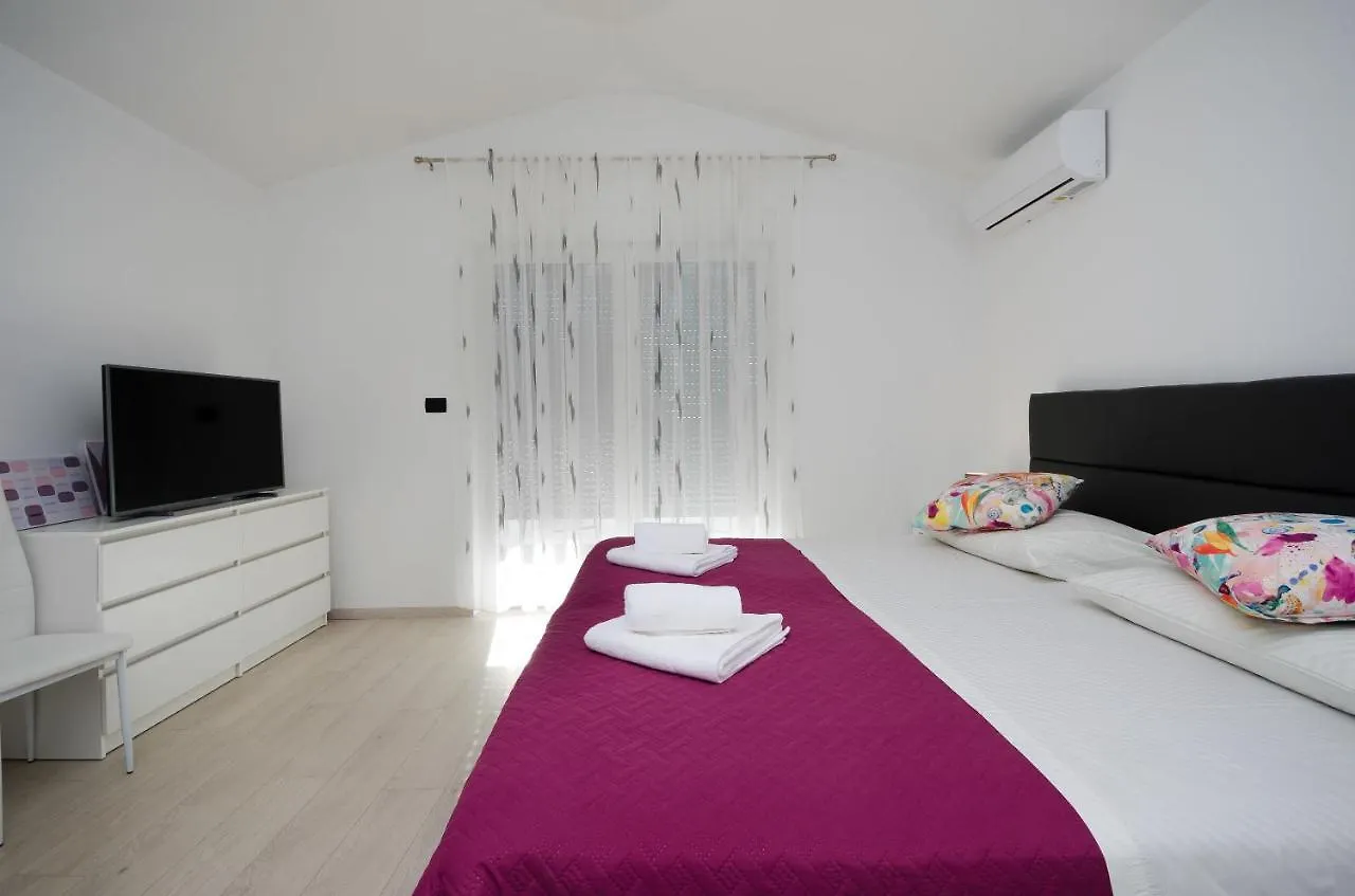 Villa Icici 0*,